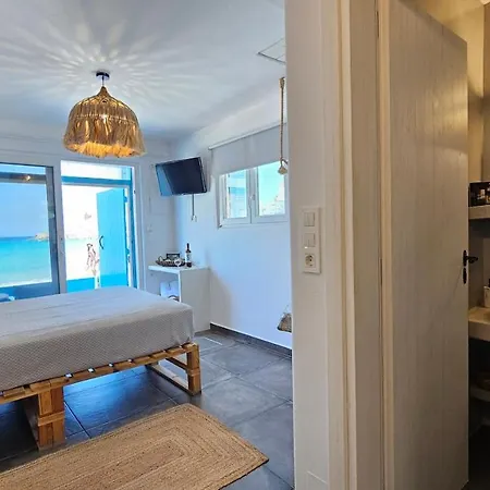 Blu Intenso Boathouse *