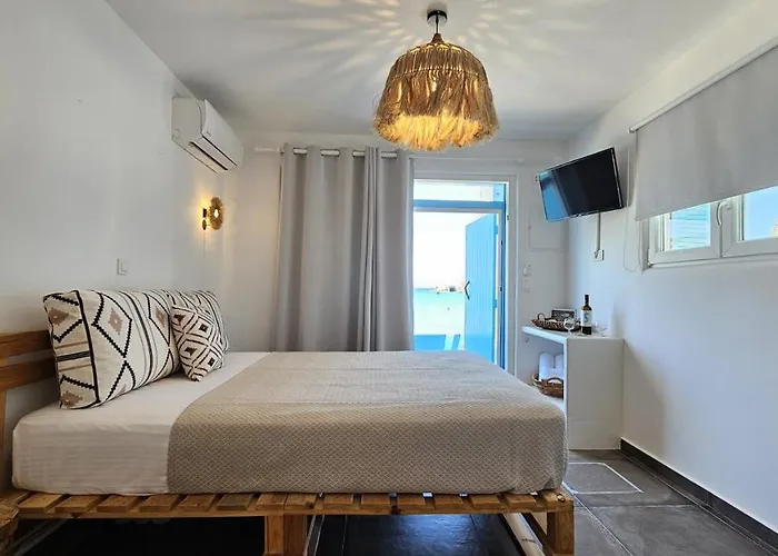 Blu Intenso Boathouse *